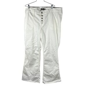 Torrid Womens‎ Crop Mid Rise Flare Jean Size 24 Super Soft White